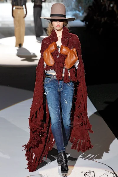 Look 3